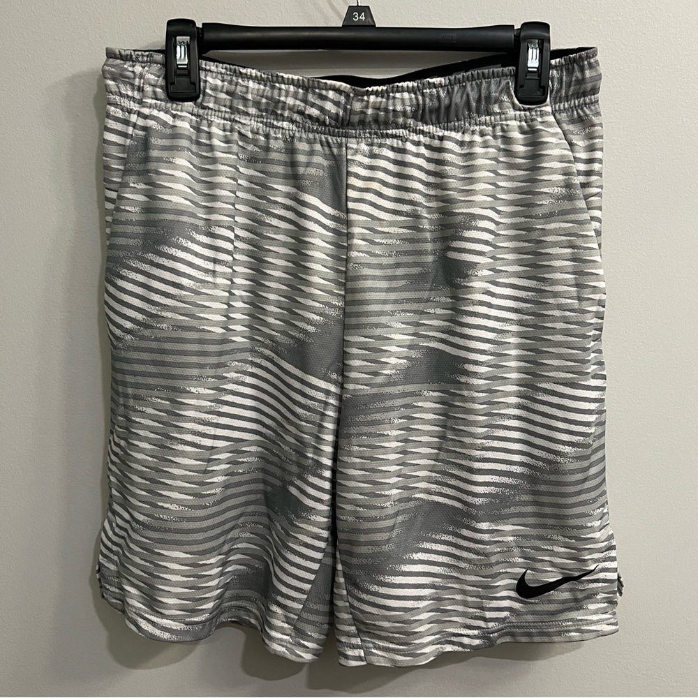 NIKE - Basketball Shorts - Gray / Silver - Large